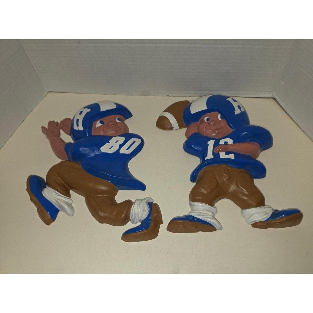 vintage 1980 Hoda plastic wall plaque football players (set 6581)